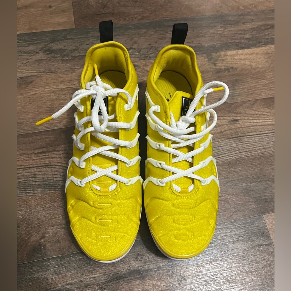 Womans Nike vapormax